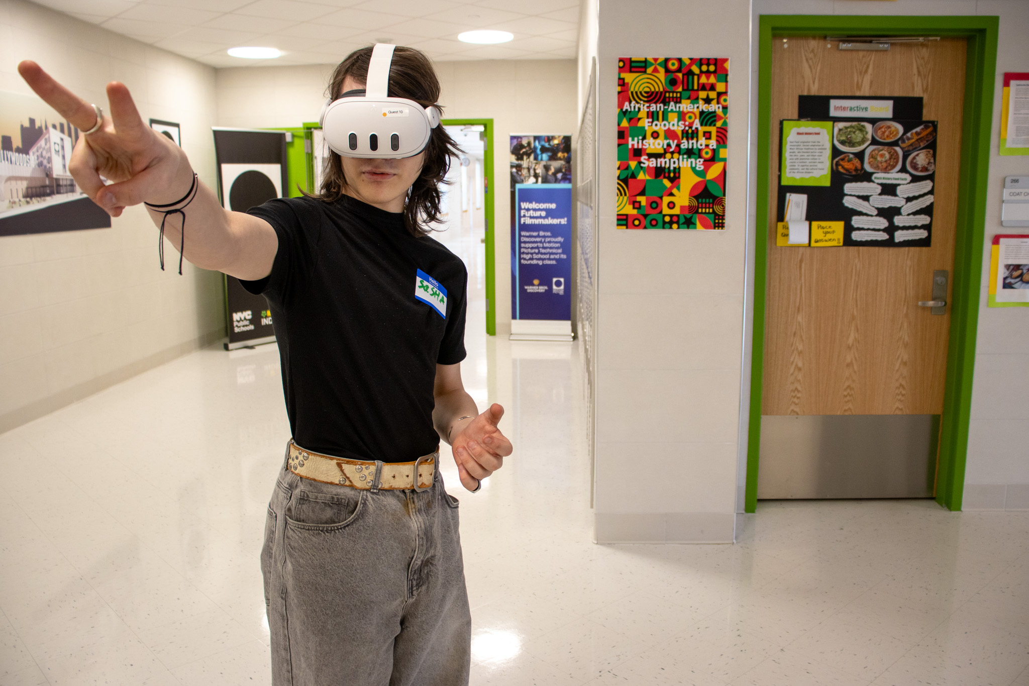 Student experiencing VR workshop